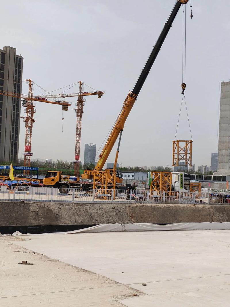 安康市恒信工程機(jī)械 安康恒信租賃,專業(yè)中大型塔機(jī)租賃,集塔吊